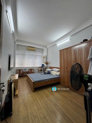 cần bán 40m2 nhà 4 tầng mặt phố phạm khắc quảng. vị trí đẹp, kinh doanh sầm uất