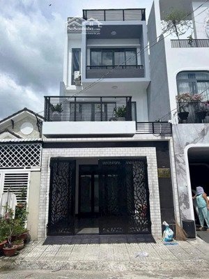 nhà đẹp cần bán đào duy từ, phường 6, quận 10 dt: 59,8m² giá 2tỷ950 . hợp đồng thuê 19 triệu