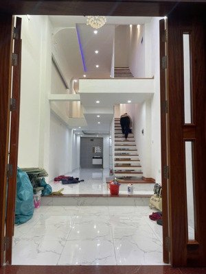 bán thật nhanh căn nhà vị trí siêu đẹp tại đa sỹ hà đông có thang máy diện tích rộng 50 m2 quanh 7d