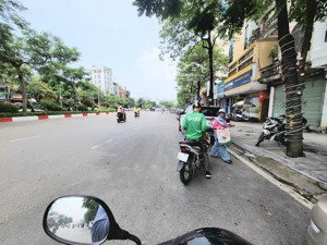 chủ cần ra gấp căn nhà mặt phố quang trung hà đông .kinh doanh đông đúc các loại mặt hàng