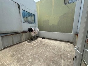 bán nhà sổ hồng hoàn công đầy đủ nằm trong kdc ấp 5 phong phú bình chánh giá rẻ