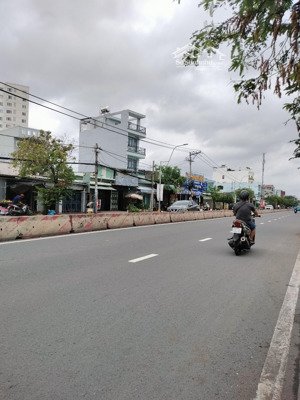 bán nhà mặt tiền kinh doanh, huỳnh tấn phát gần trần xuân soạn , 10,5 tỷ, 82m2, q7