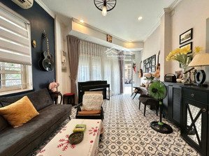 mặt tiền kinh doanh lô góc 4 tầng hoa lan phường 2 phú nhuận 4x16m giá 29.5 tỷ