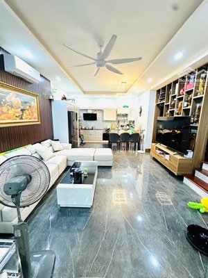 bán nhà phân lô mới tại trung liệt đống đa dt 70m2 3 tầng mt3.5m giá 19.8 tỷ tl