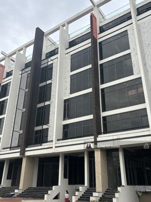 bán biệt thự shophouse thanh hà đường 60m 250m_ 300m,mt 10m_ giá chỉ 155 triệu/m2_ lh 