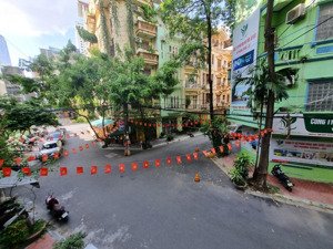 bán nhà mạc thái tổ -phân lô -ô tô vào nhà -nhà ngã 4 ô tô dừng đỗ thoải mái -dt 45m, 5 tầng - 19ty