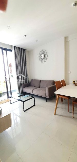 giảm hơn 300 triêu, bán nhanh căn hộ 2pn đầy đủ nội thất có hđ thuê sẵn cc the emerald golf view