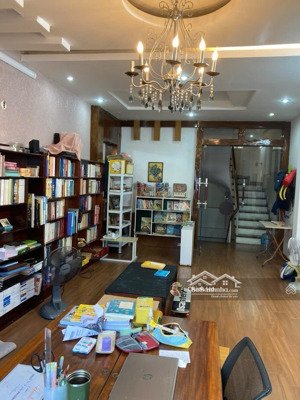 hiếm, oto tránh quận tây hồ, 45m2 5 tầng nội thất đẹp, dân xây. 10,8tỷ