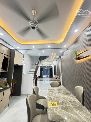 bán nhà sổ hồng riêng cách chợ và trường học 500m