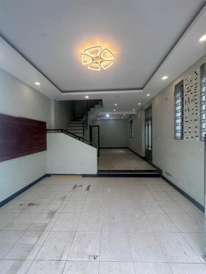 bán nhà mặt phố hồng tiến 50m mt 4,5m lô góc 5 tầng kinh doanh sổ đỏ sẵn sang giao dịch 22,8 tỷ