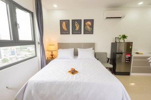cho thuê phòng lớn 45m2 cửa sổ lớn gần sân bay, vòng xoay gia định, giáp phú nhuận, ở tân bình