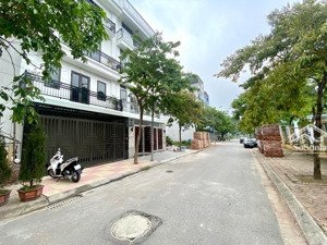 nhà phân lô- vỉa hè 2 bên- oto tải tránh- thang máy- kinh doanh- giá đầu tư. dt:79m2,mt:6m.5 tầng.