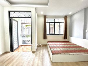 cho thuê phòng full nội thất, 35m2, ban công ngay phan xích long giáp q1,3