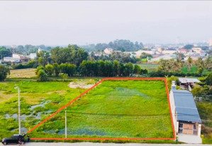 bán khu đất mặt tiền 32m, diện tích 2.600m2 full thổ cư cực đẹp, giá 20.5 tỷ, ngay bến xe liên tỉnh