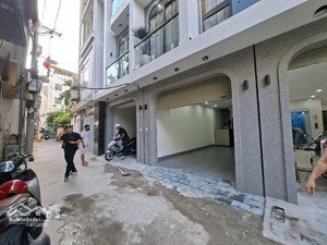 bán nhà phố cổ linh -thạch bàn:dt 44m2 6tầng,gara ôtô, full nội thất, gần chợ,, eon .gía 12tỷ nhỉnh