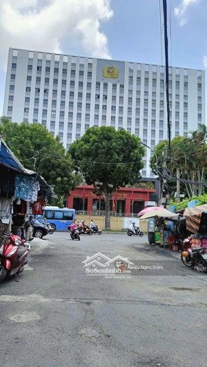 bán nhà quận 1 68m2 kế bên bộ công an hẻm xe hơi chỉ 9.9 tỷ