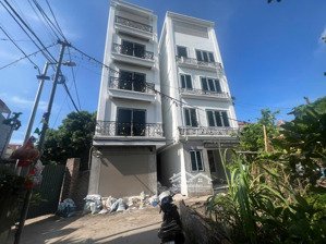 anh hoàng quân nhờ bán, nhà liên mạc, 5 tầng, lô góc 3 thoáng, mt 5.1m, ô tô 7 chỗ đỗ cửa