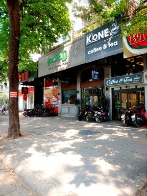 cho thuê nhà mặt phố giảng võ diện tích khủng 250m2. mặt tiền 7m. vỉa hè rộng. dãy ăn uống sầm uất