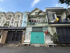 nhà 1 trệt 1 lầu kiên cố trung tâm đông hoà, 45m2, giá nhỉnh 2 tỷ sổ riêng