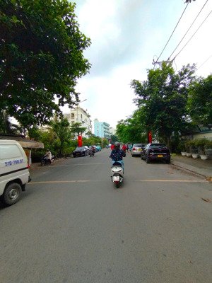 mặt tiền đường 20m - 100m2 - ngay chung cư khang gia - view bờ kè tham lương