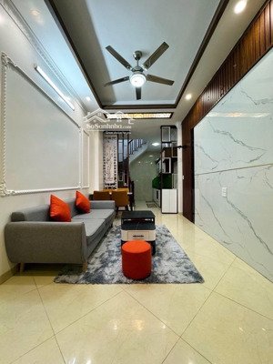 bán nhà phố đàm quang trung long biên gần oto giá 6. tỷ