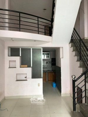 hẻm xe hơi bờ bao tân thắng: dt: 4x10m 1 lửng 1 lầu