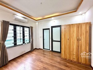 bán gấp nhà 44.trần thái tông 31,5m 5 tầng mặt 6.8 m giá nhỉnh7.42 tỷ cầu giấy lh nhàđẹp