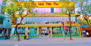 cho thuê nhà mặt phố tại nguyễn trãi, dt 412 m2, mặt tiền 20m, hàng hiếm tại hot!