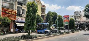 mặt tiền kinh doanh dt 100m2 được xây dựng 1 hầm 6 tầng đường nhựa vỉa hè chỉ 10,x tỷ