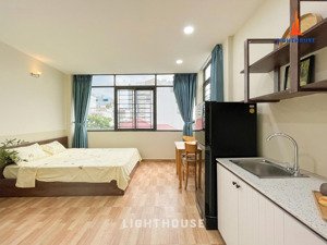căn phòng cửa sổ trời cực xịn sát cầu thị nghè, quận 1