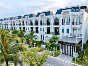 định cư nước ngoài cần bán căn nhà phố sổ hồng riêng, cạnh aeonl mall, diện tích 100m2