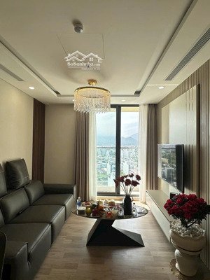 bán căn 58 m2 , 2 pn , 1 wc , lầu cao , bancol đông nam , giá chỉ 3,3 tỷ , lh sơn