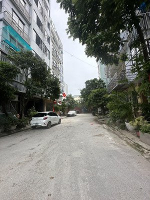 bán 9 tầng thang máy phân lô vạn bảo, lô góc,ôtô tránh,thiết kế hiện đại 1.95 tỷ/năm,dt 90m-3x tỷ