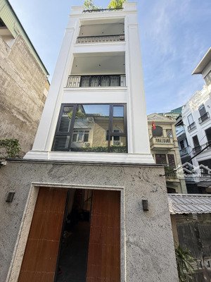 trần khát chân -hai bà trưng.6tầng thang máy cực đẹp,sân rộng gara hai mặt tiền thoáng sáng ở sướng