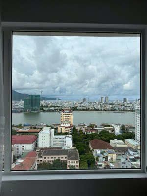 chính chủ căn góc 2 phòng ngủ tầng 21 đang cho thuê 20 triệu/tháng. trực diện sông hàn và pháo hoa