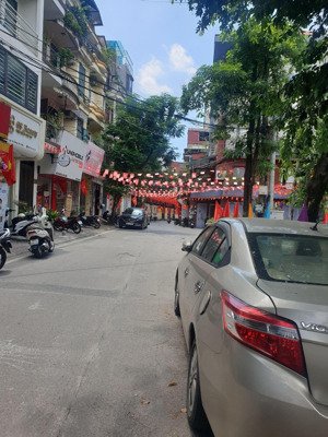 bán nhà cạnh hồ quận ủy - mặt ngõ kinh doanh - oto tránh - 136m 38.5 tỷ