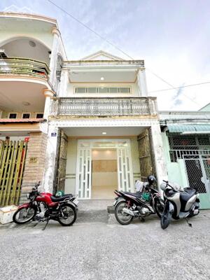 nhà bán 1 trệt 1 lầu 3 phòng ngủ đối diện trường mẫu giáo lê bình