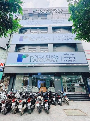 cho thuê nhà mặt phố huỳnh thúc kháng,diện tích:85m2x4,5tầng,mặt tiền: 5m, không lấy phí môi giới