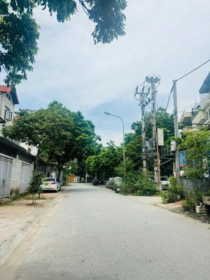 đất đẹp hiếm đường ô tô tránh vỉa hè thoáng ngõ phố ngọc thụy dt 50.2m2 . giá 9 tỷ 050 triệu