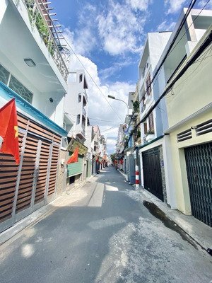 gần emart phan huy ích tân bình
hẻm nhựa 5m, xe tải chạy thông 2 tầng btct dt 4x14m vuông a4