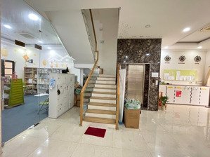 chính chủ bán nhà phố cityland p10 ,100m2 nhà hoàn thiện có thang máy hđt 42tr giá chỉ 20,8 tỷ.