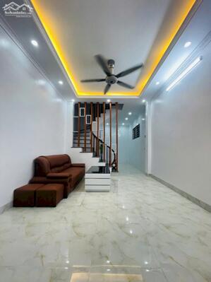 Nhà đẹp đường Láng mới tinh 80m ra ô tô thông Chùa Láng 4 tầng 40m2 4PN đủ nội thất ở luôn