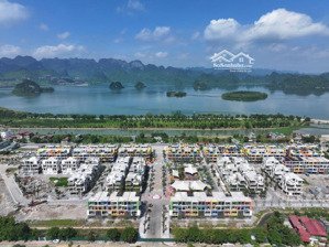bán biệt thự 180m2 đất có bể bơi riêng
