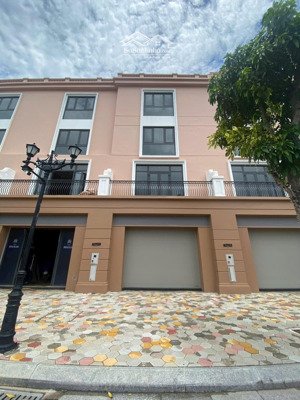 shop 4 tầng kinh doanh phát phát tla-88 - trục ùn tắc dòng người tại vũ yên