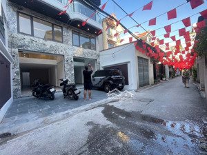 nhà gần chợ phúc đồng- gara 2 oto- thang máy- 7 tầng. dt:65m2, giá chào:14.7 tỷ có thương lượng.