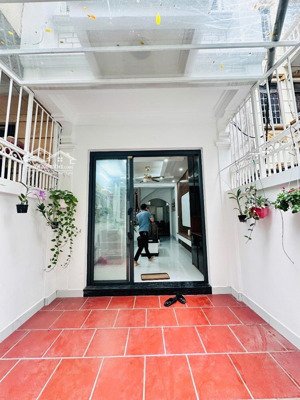 bán nhà quan hoa - nguyễn khánh toàn trung tâm cầu giấy - lô góc - sân vườn