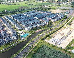 chính chủ bán căn biệt thự id junction 120m2 có nội thất cơ bản, gần clubhouse giá bán full 7,8 tỷ