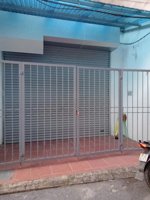 cho thuê nhà cấp 4 gác xép 65m2 7tr ở đường trâu quỳ gia lâm
