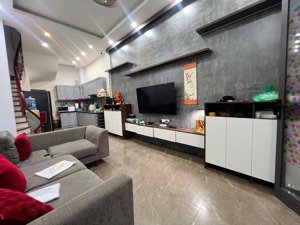 siêu hiếm! ngọc khánh, ngõ thông 3 gác tránh, truớc nhà 3m, gần phố, nhà đẹp ở ngay, 38m2*5t