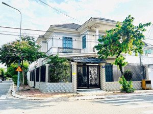 chính chủ cần bán biệt thự góc 2 mặt tiền tp bà rịa dt: 10x20 200m2 thổ cư, sổ hồng riêng